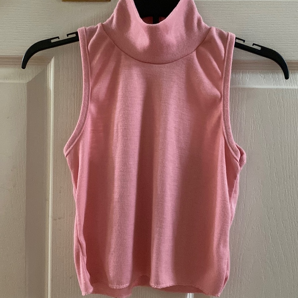 Mock neck sleeveless pink crop top (almost new)
